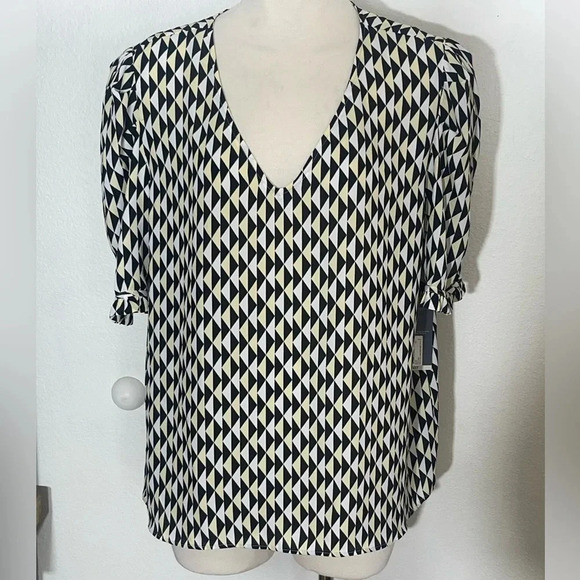 Worthington Tops - Worthington women’s size xl short sleeve geometric black white print career top
